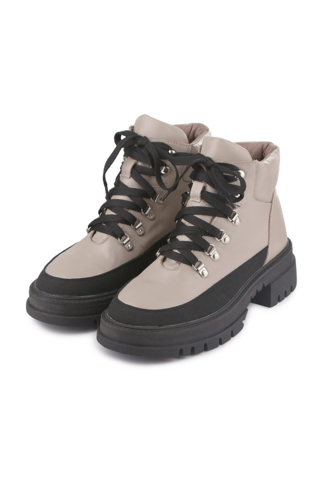 Winter hiking boots in beige photo 2