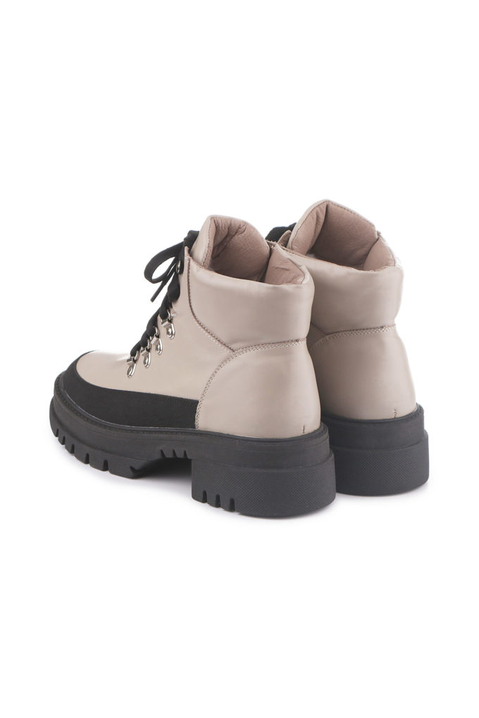 Winter hiking boots in beige photo 4