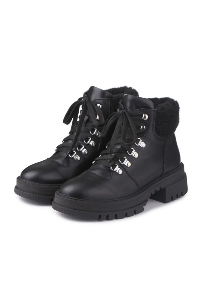 Winter hiking boots in black with black fur photo 3