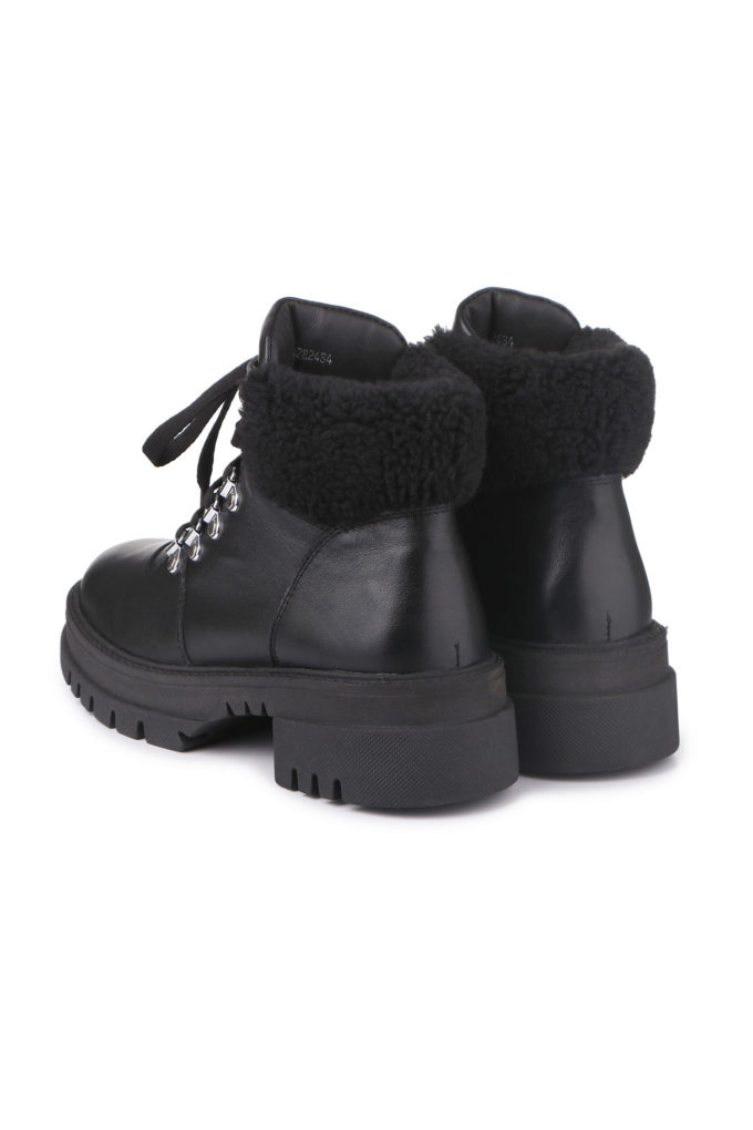 Winter hiking boots in black with black fur photo 4