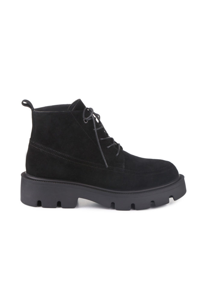 Winter suede lace-up boots in black photo 4
