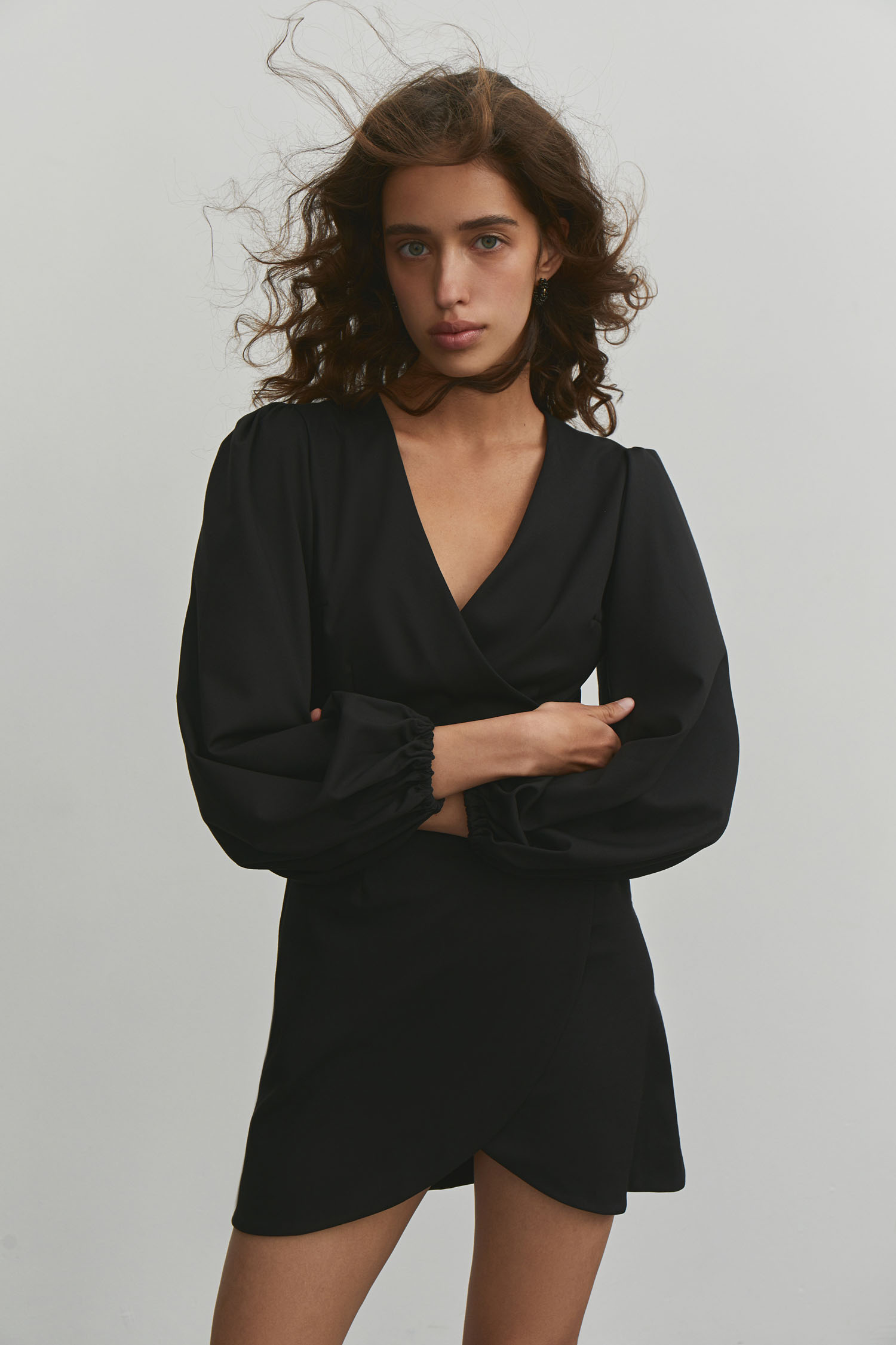 Сукня міні з об'ємним рукавом чорна - THE LACE photo 122392