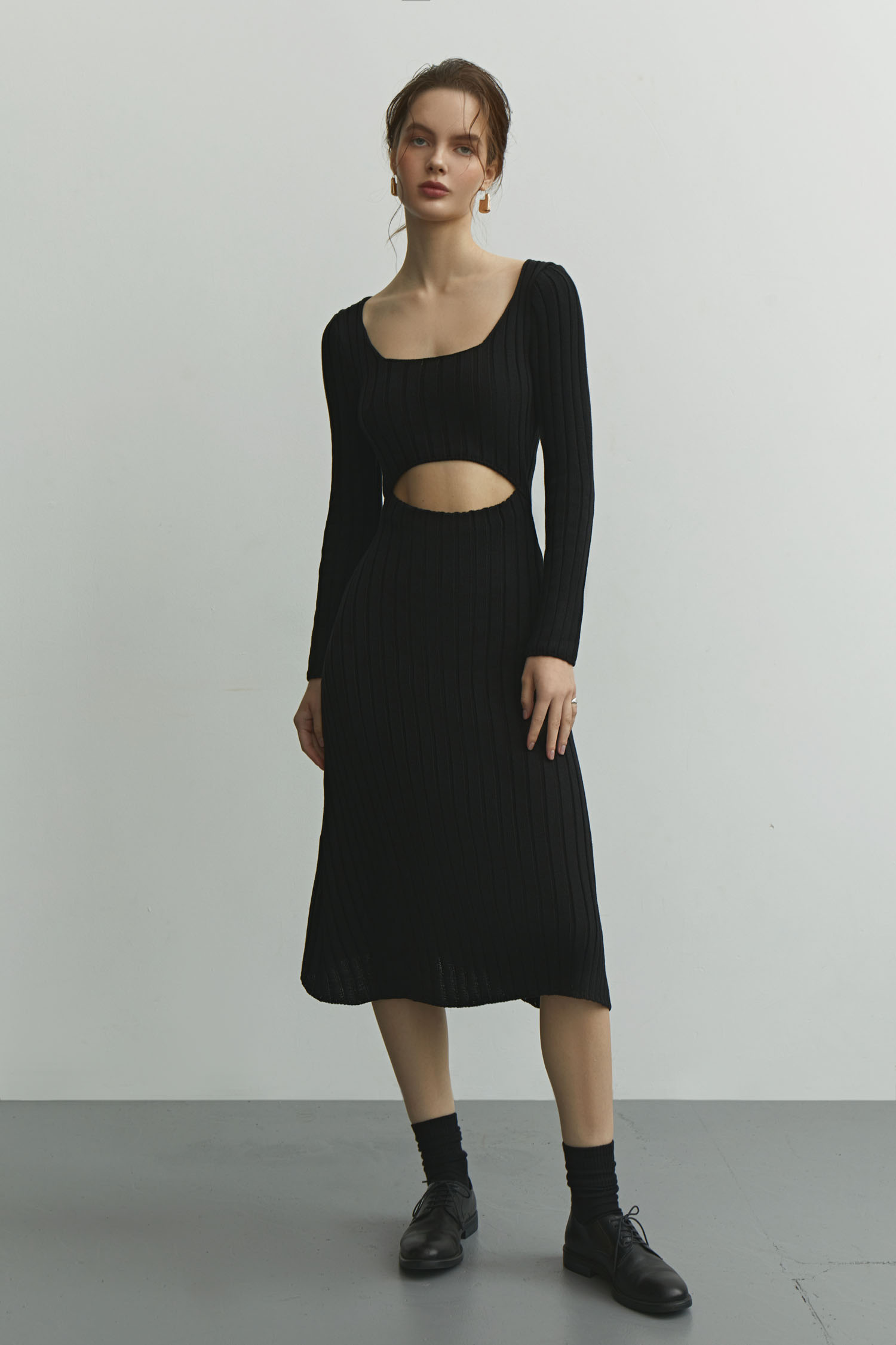 Трикотажна сукня міді з фігурним вирізом чорна - THE LACE photo 124369