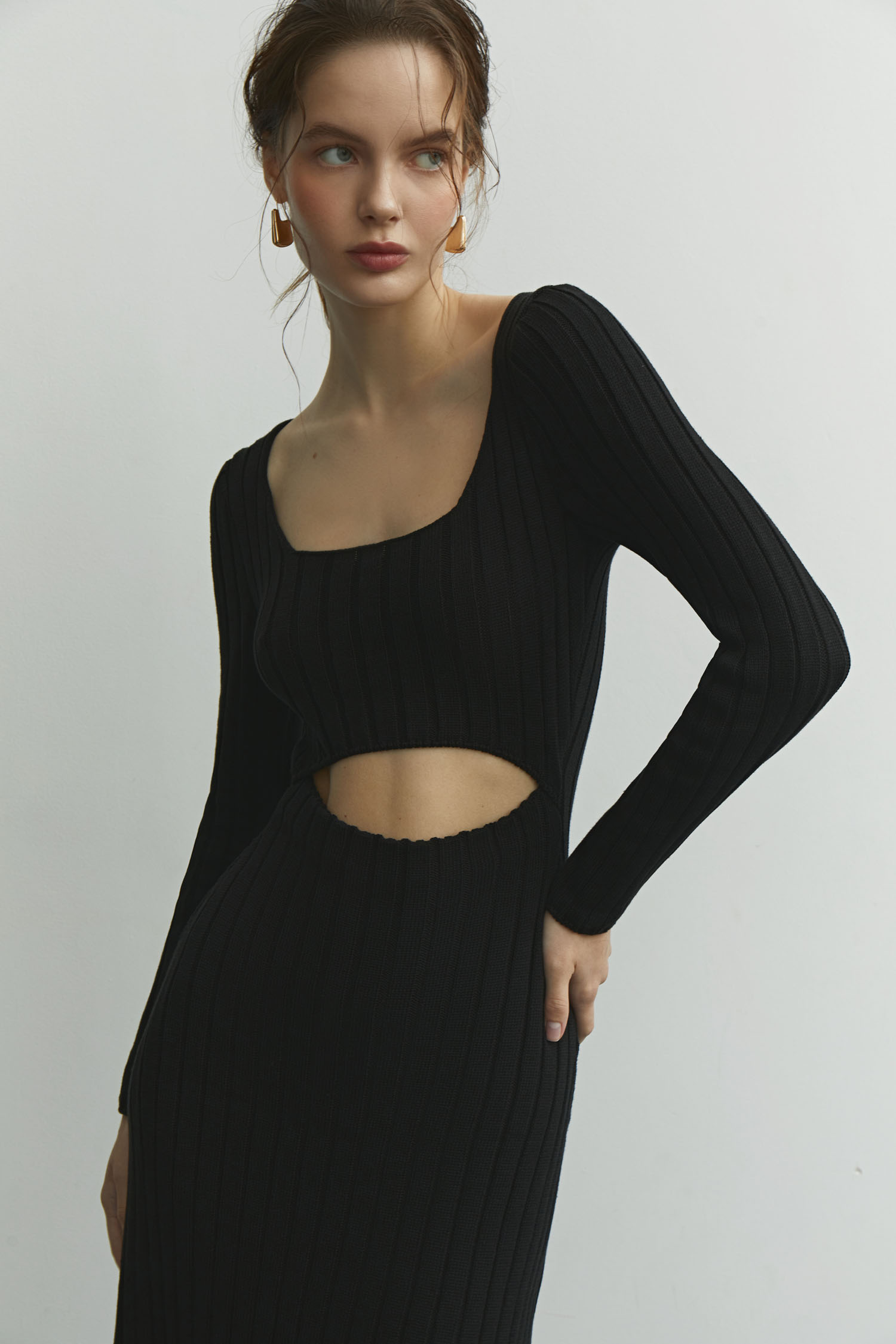 Трикотажна сукня міді з фігурним вирізом чорна - THE LACE photo 124371