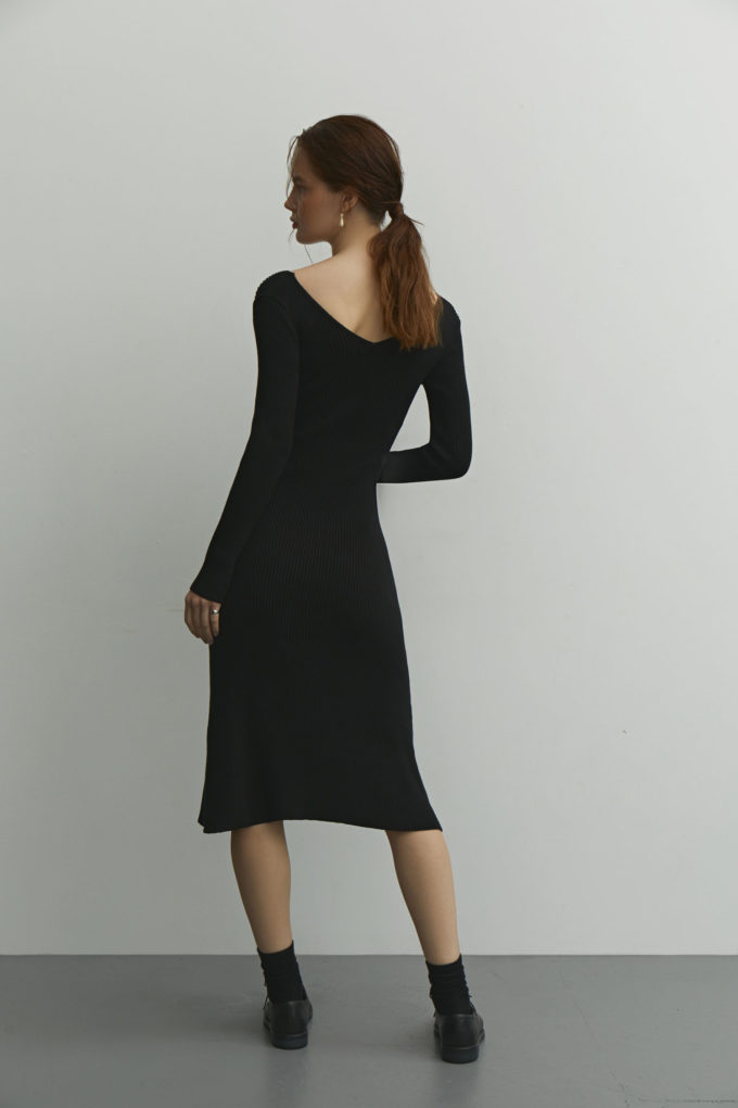 Трикотажна сукня міді на запах чорна фото 2