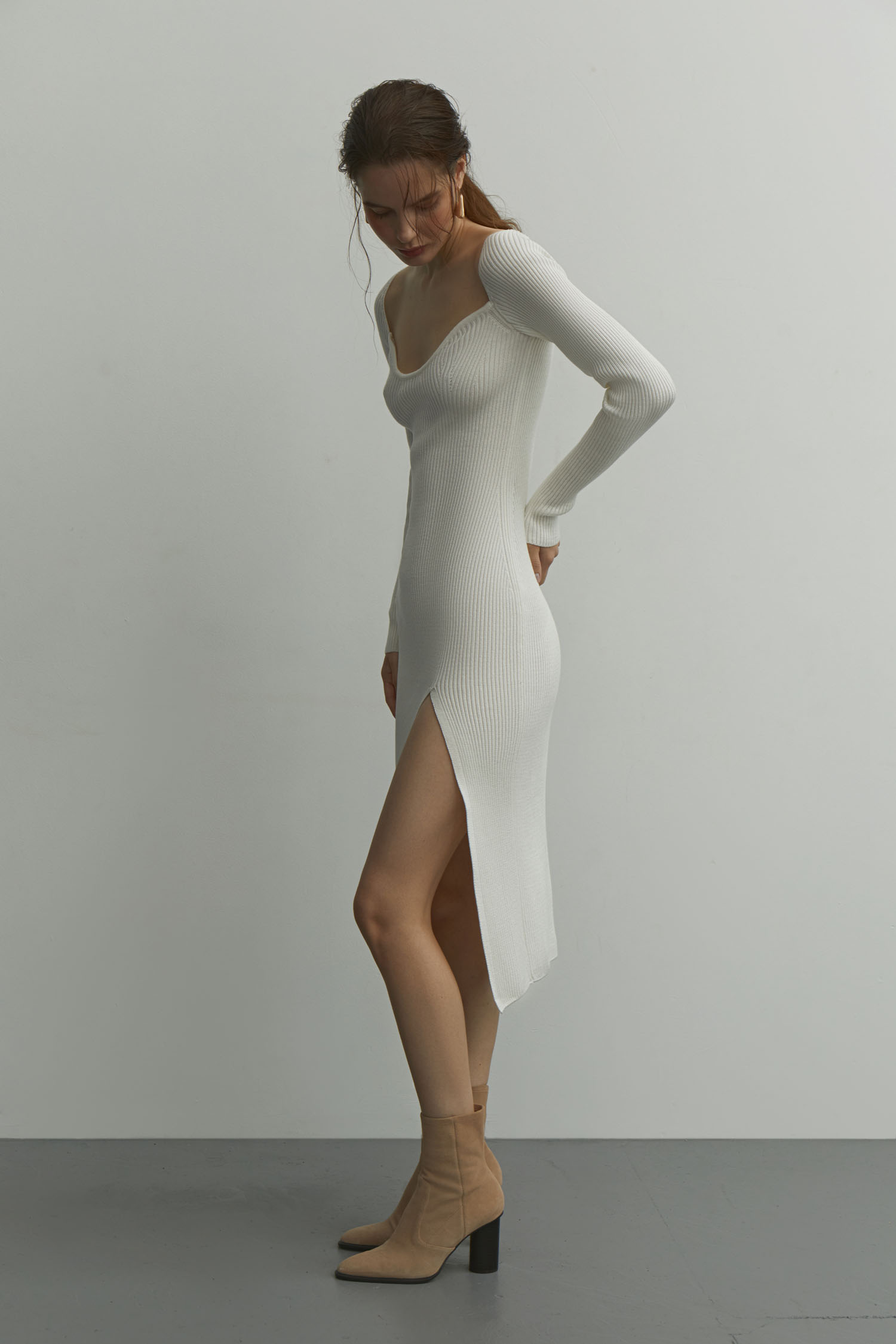 Трикотажна сукня міді з розрізом молочна - THE LACE photo 124379