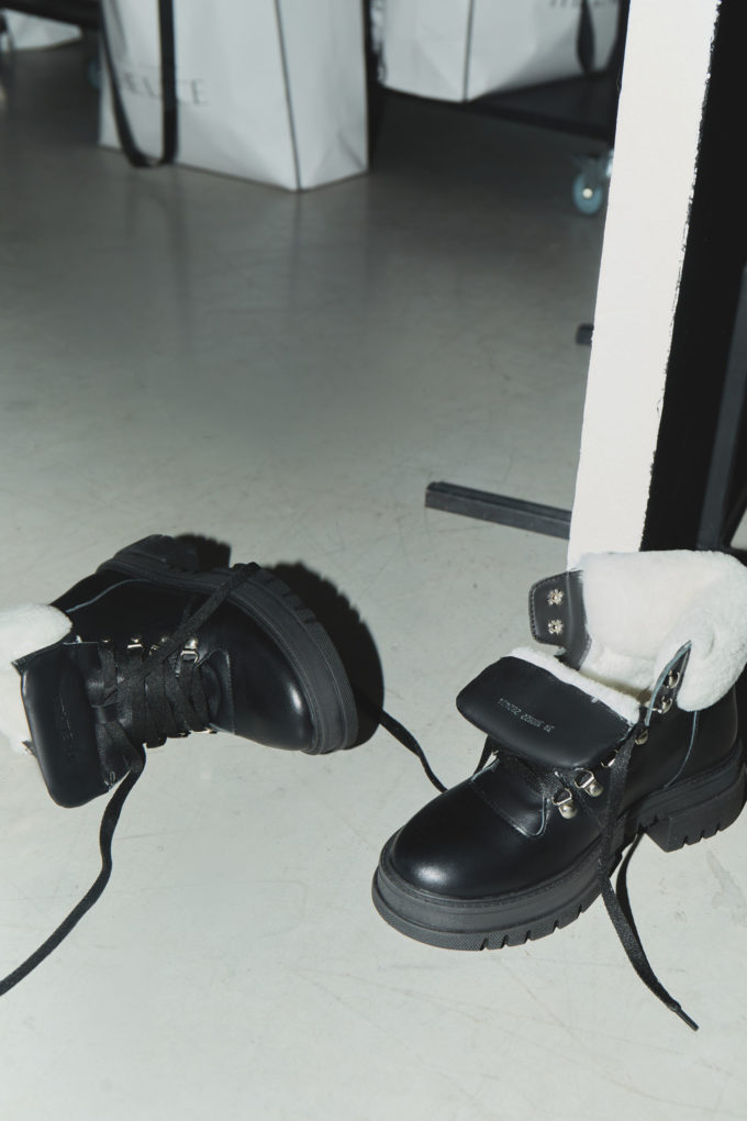 Зимові черевики Hiking boots чорні з білим хутром - THE LACE