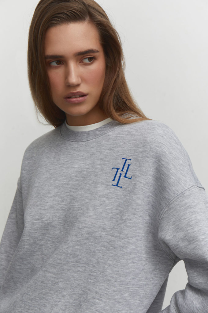 Sweatshirt with a print in gray photo 4