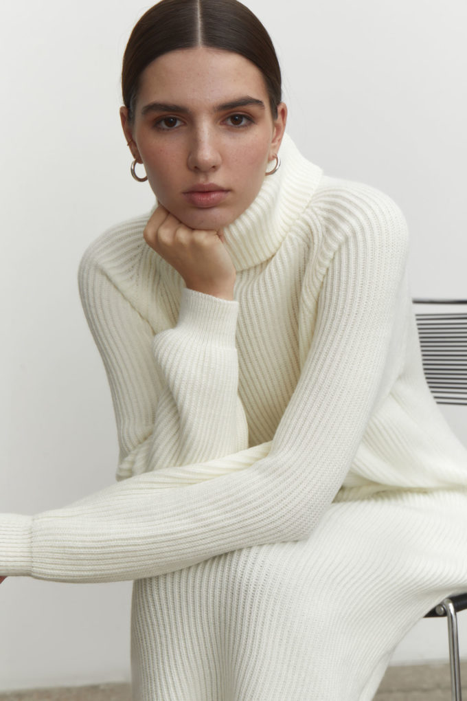 Loose cut knit midi dress in milky photo 4