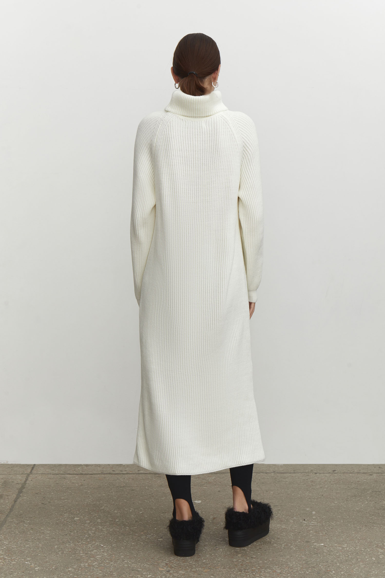 Трикотажна сукня міді вільного крою молочна - THE LACE photo 129435