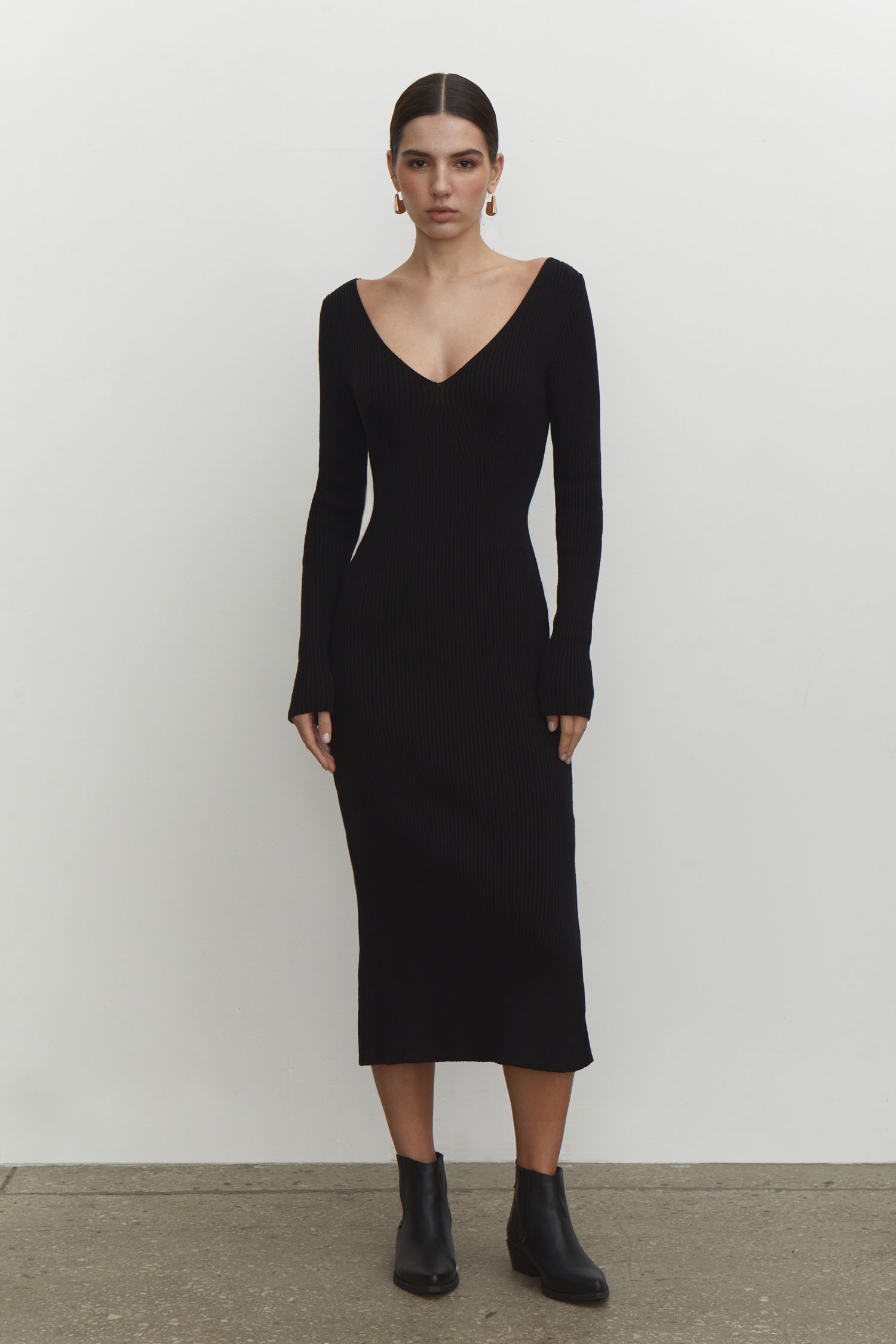 Трикотажна сукня міді з відкритою спиною чорна - THE LACE photo 128789