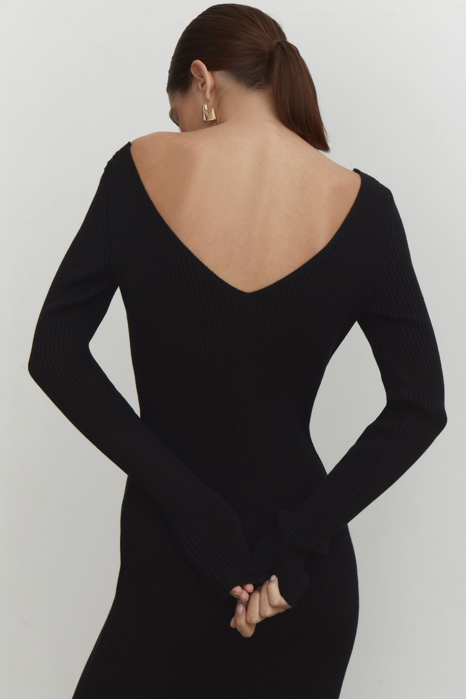 Трикотажна сукня міді з відкритою спиною чорна - THE LACE фото 128795