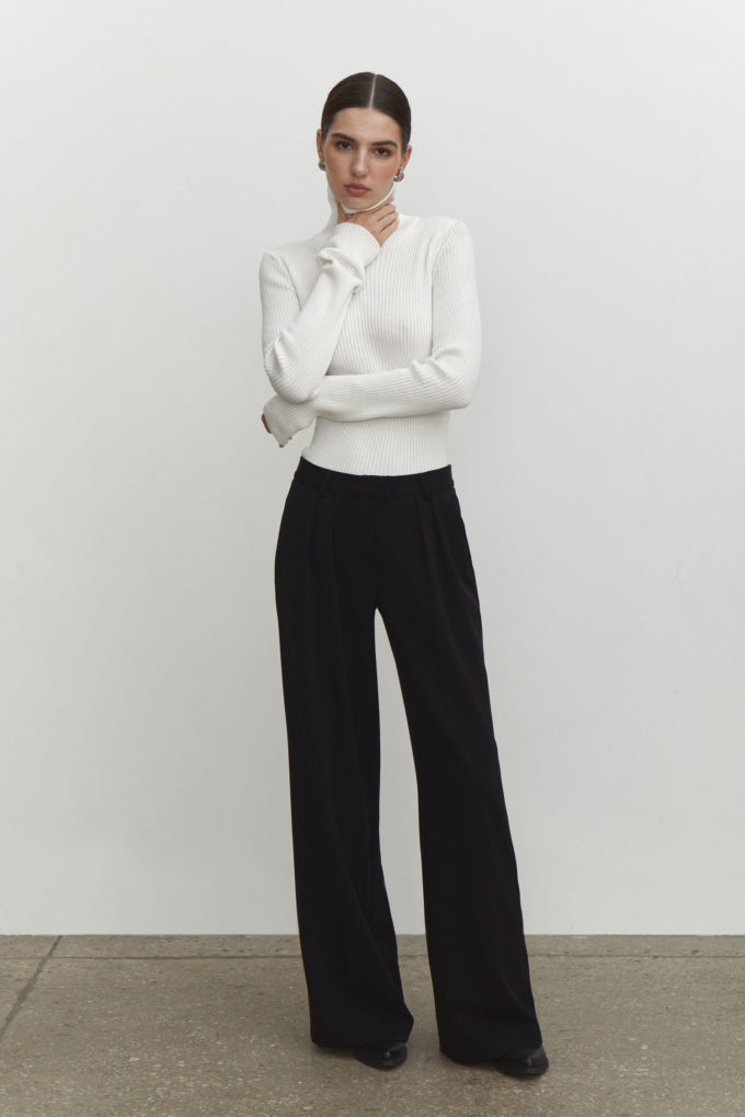 Low-waisted palazzo pants in black photo 2