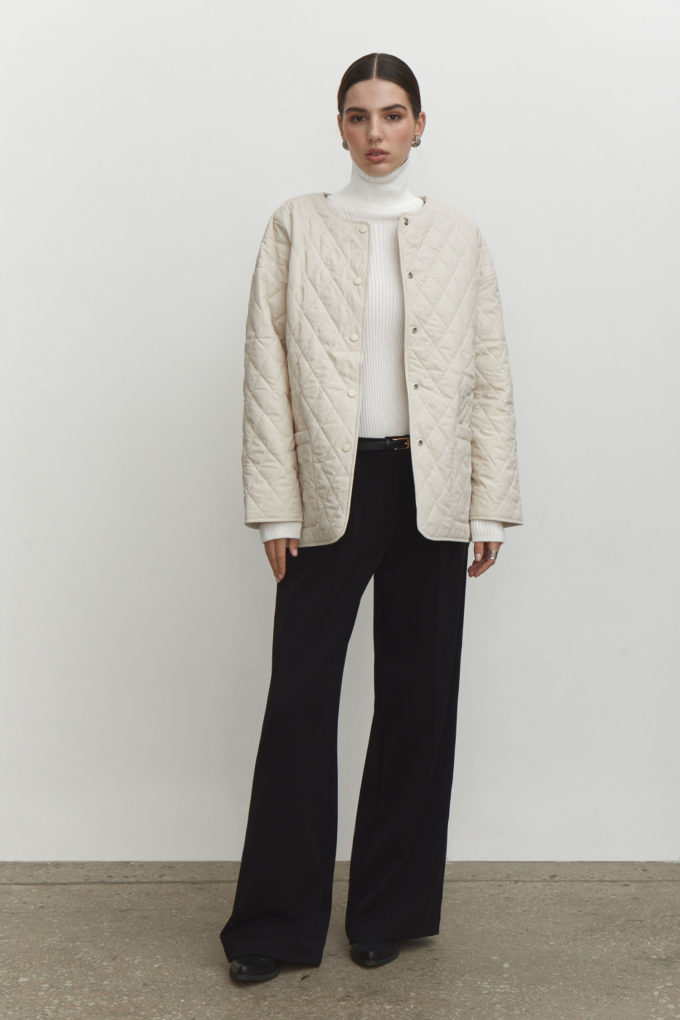 Quilted jacket with a belt in cream photo 3