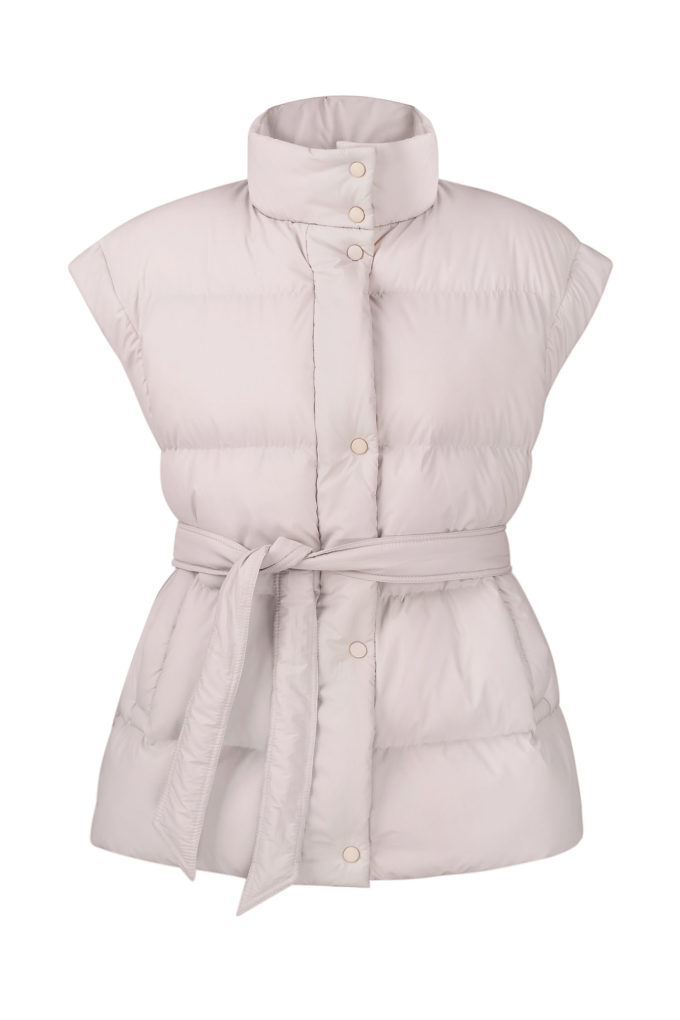 Oversized quilted vest in creamy photo 5