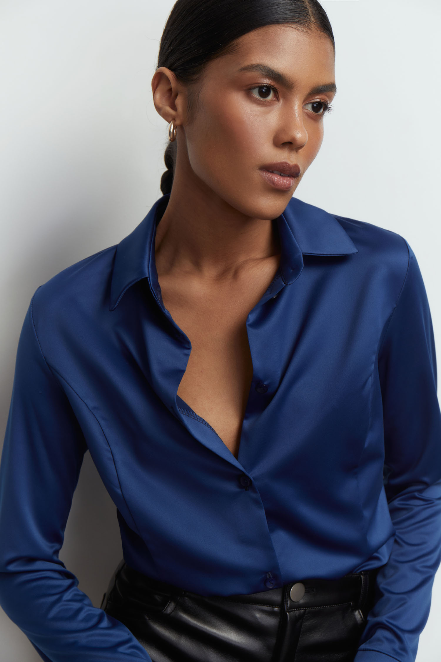 Блуза з широкими манжетами синя - THE LACE фото 135590