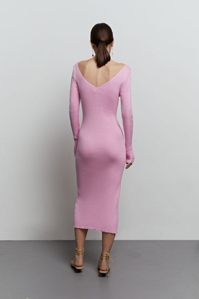 Трикотажна сукня міді з відкритою спиною рожева фото 3