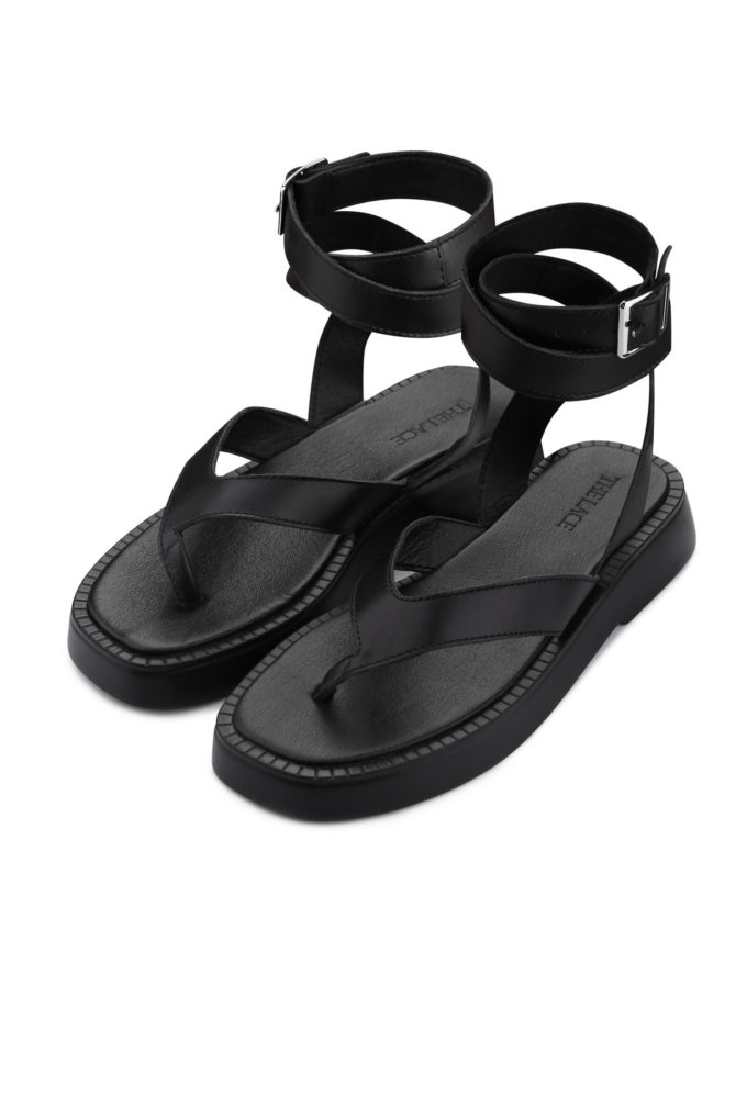 Leather sandals with belt in black photo 3