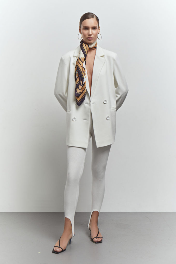 Oversized blazer in white photo 5