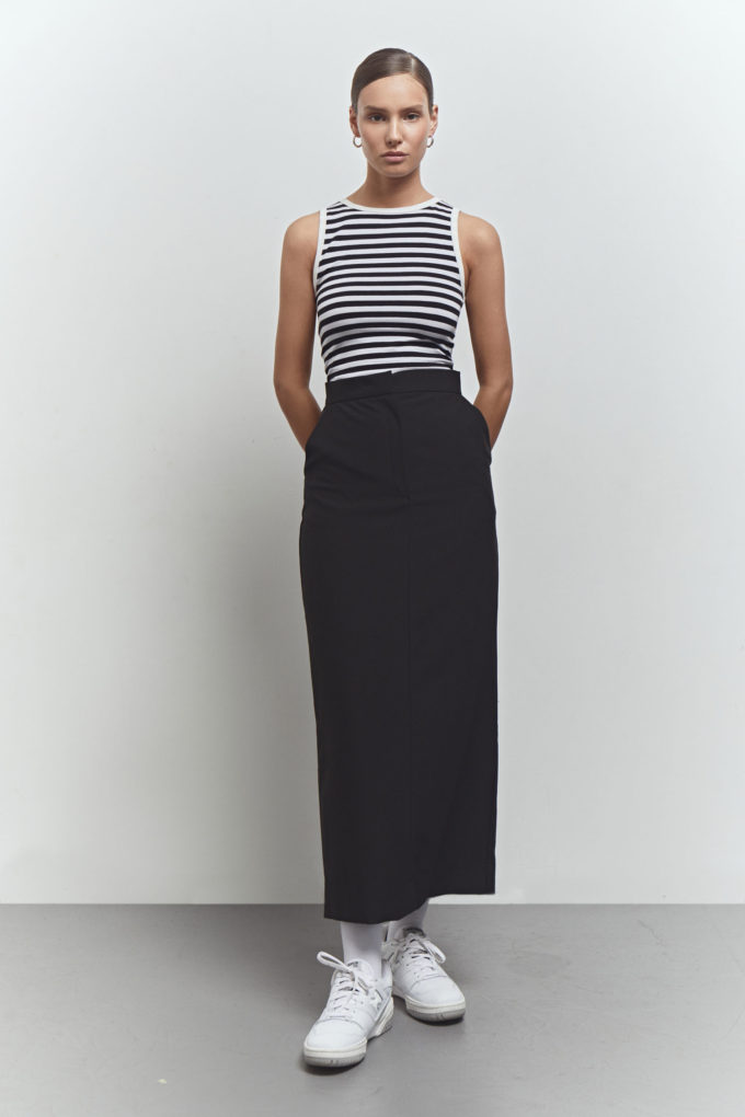 Straight midi skirt in black photo 3