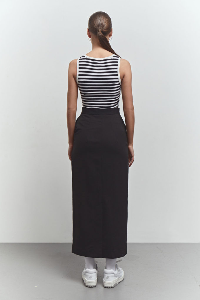 Straight midi skirt in black photo 4