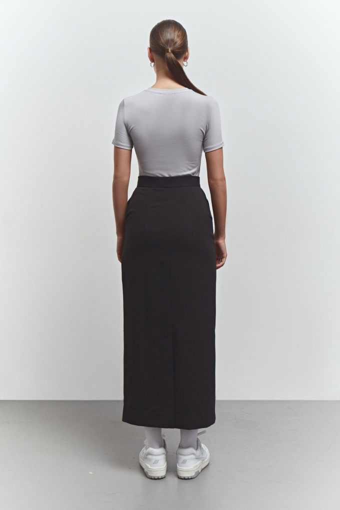 Straight midi skirt in black photo 2