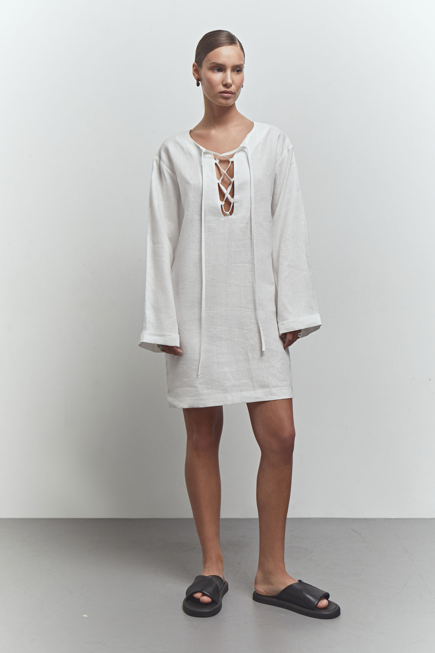 Сукня-сорочка міні з льону на зав’язках молочна - THE LACE photo 149721