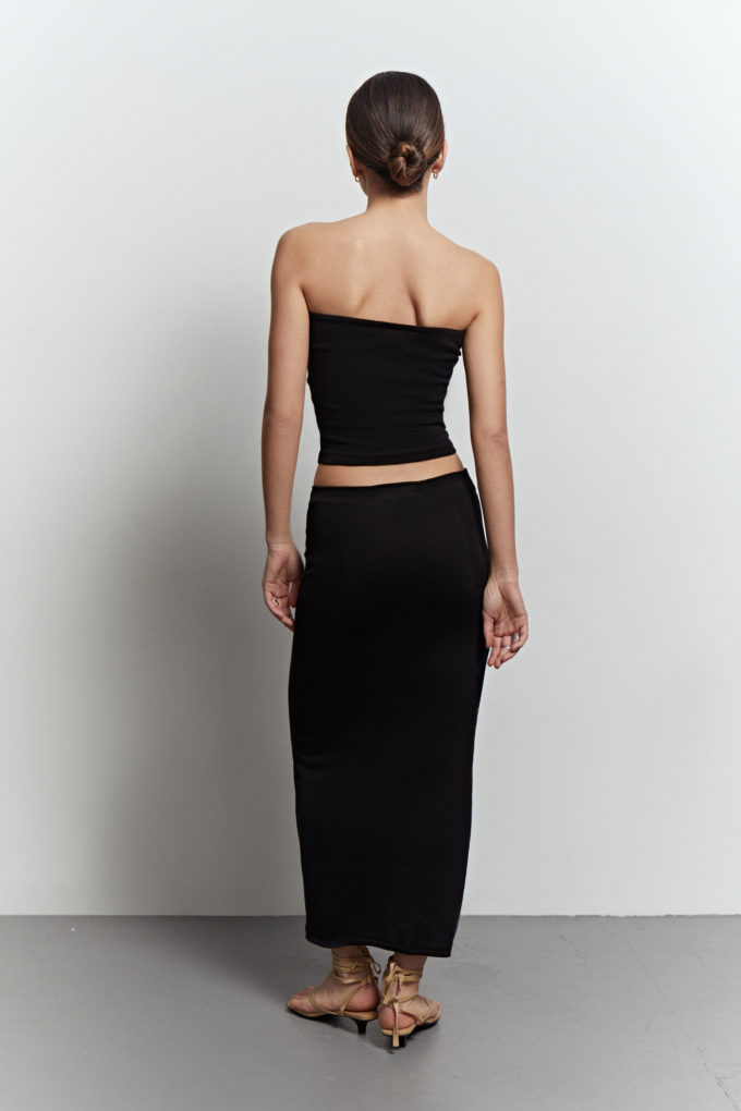 Knitted low waist midi skirt in black photo 2