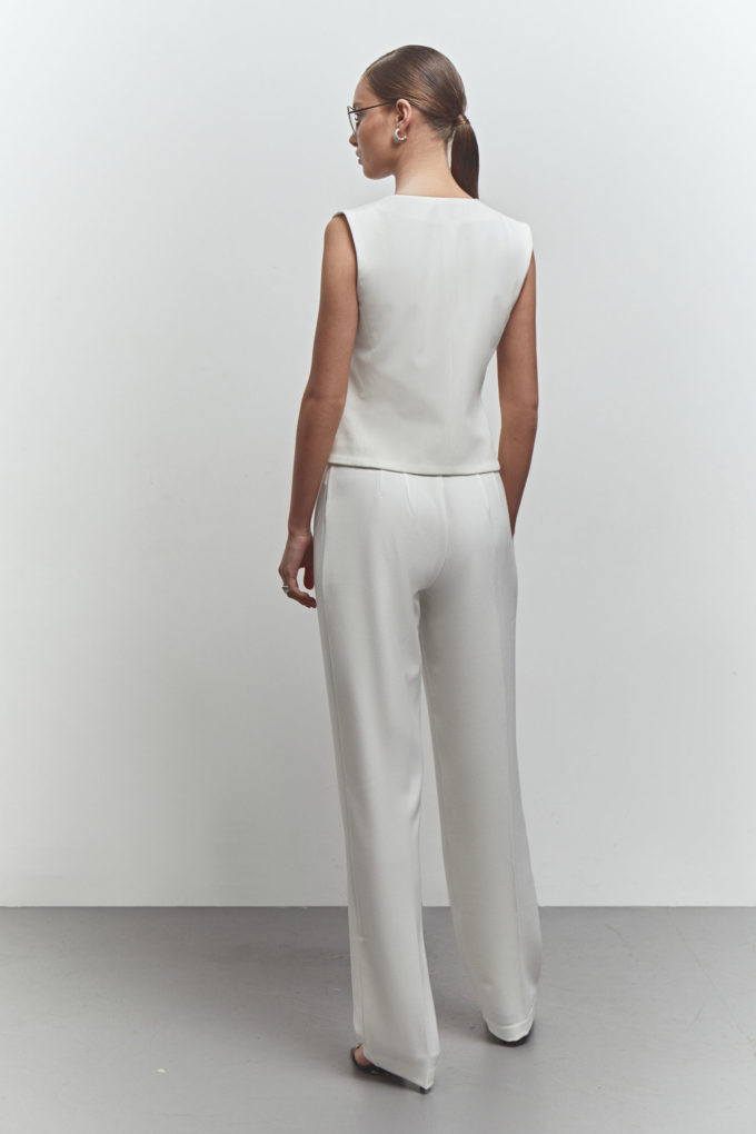 Pants with tucks in white photo 2