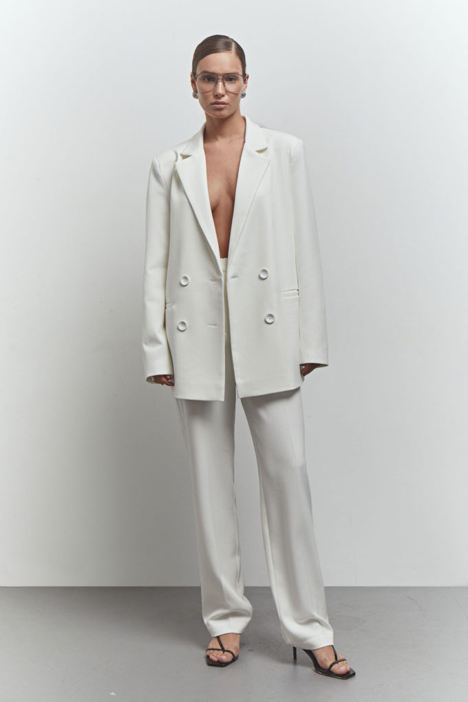 Oversized blazer in white photo 3