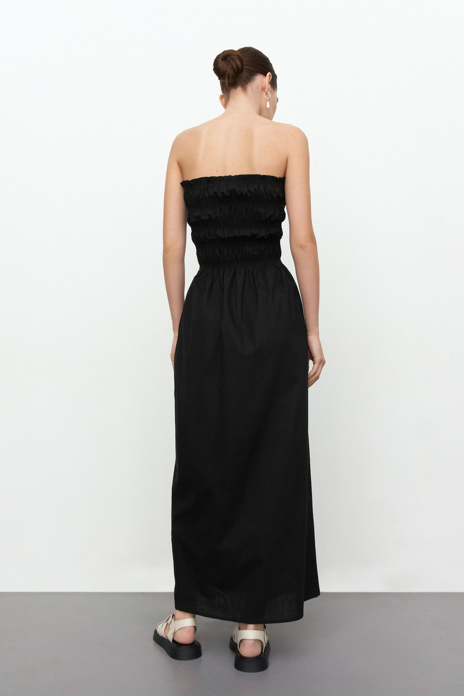 Сукня бандо міді з льону чорна - THE LACE фото 151055