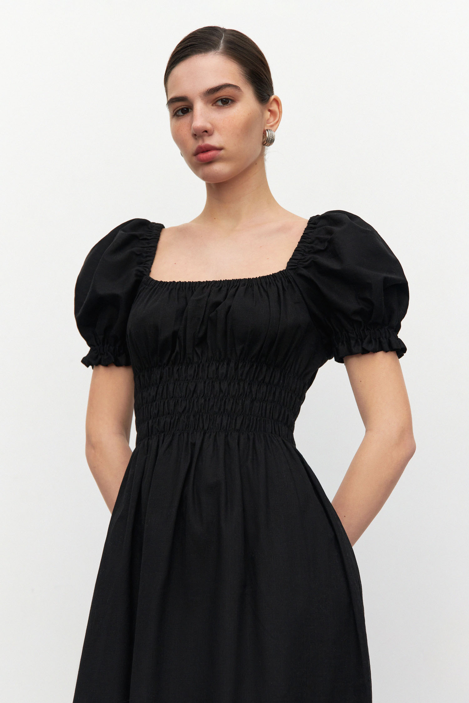 Сукня міді зі спущеними плечима з льону чорна - THE LACE фото 151062