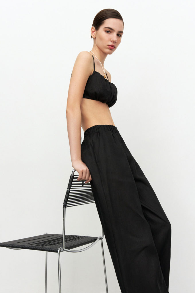Linen pants with elastic band in black photo 3