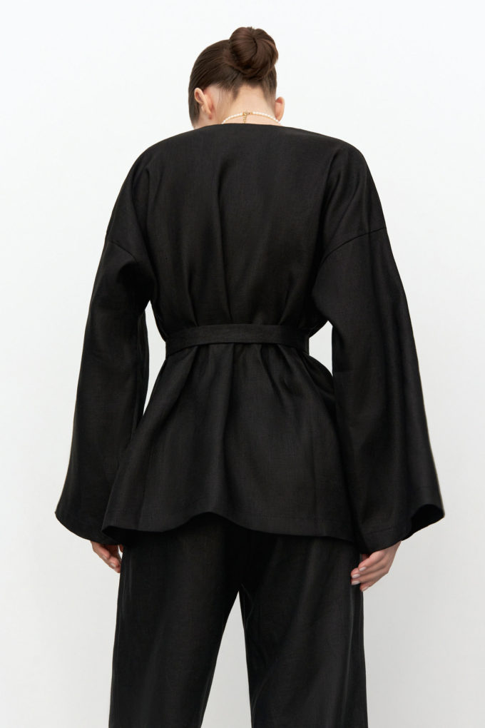 Linen kimono cape with belt in black photo 3