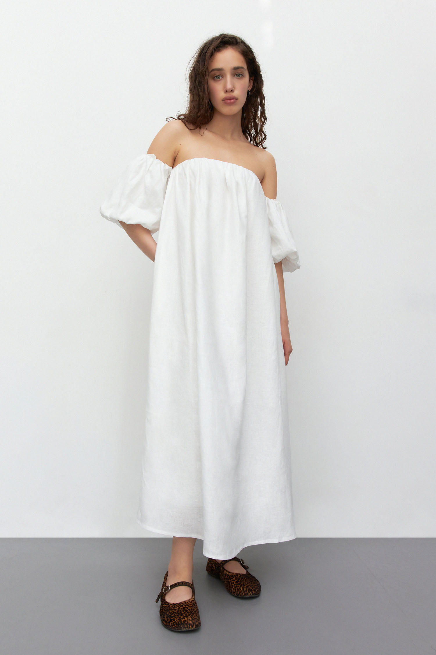 Сукня з льону з об’ємним коротким рукавом молочна - THE LACE photo 151097