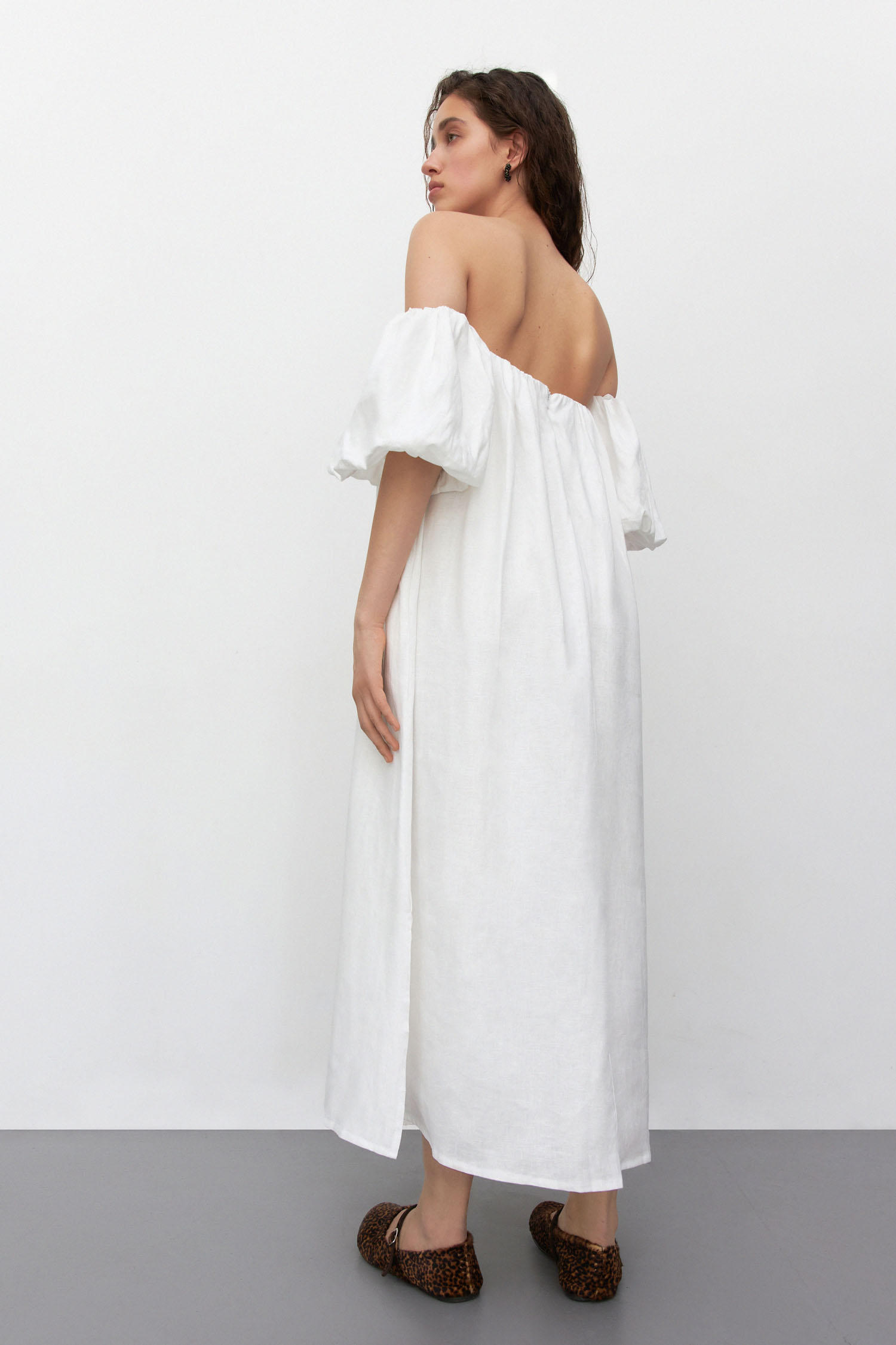 Сукня з льону з об’ємним коротким рукавом молочна - THE LACE photo 151098