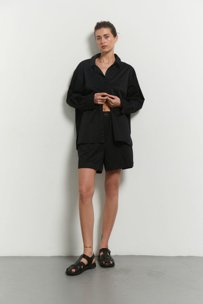 Oversized light cotton shorts in black photo 4