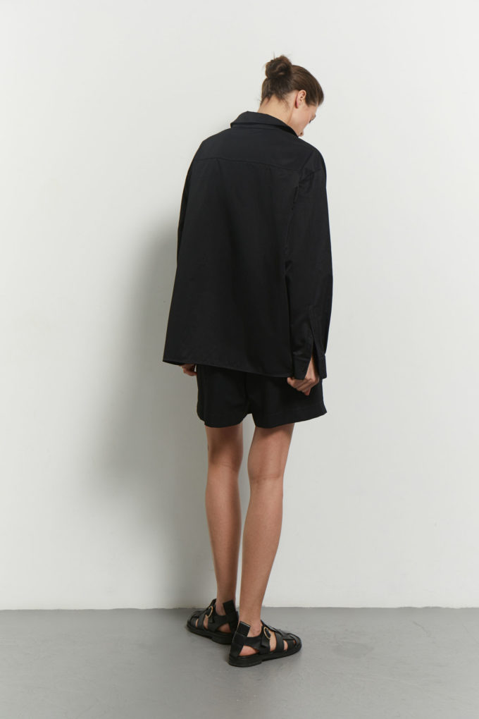 Oversized light cotton shorts in black photo 5