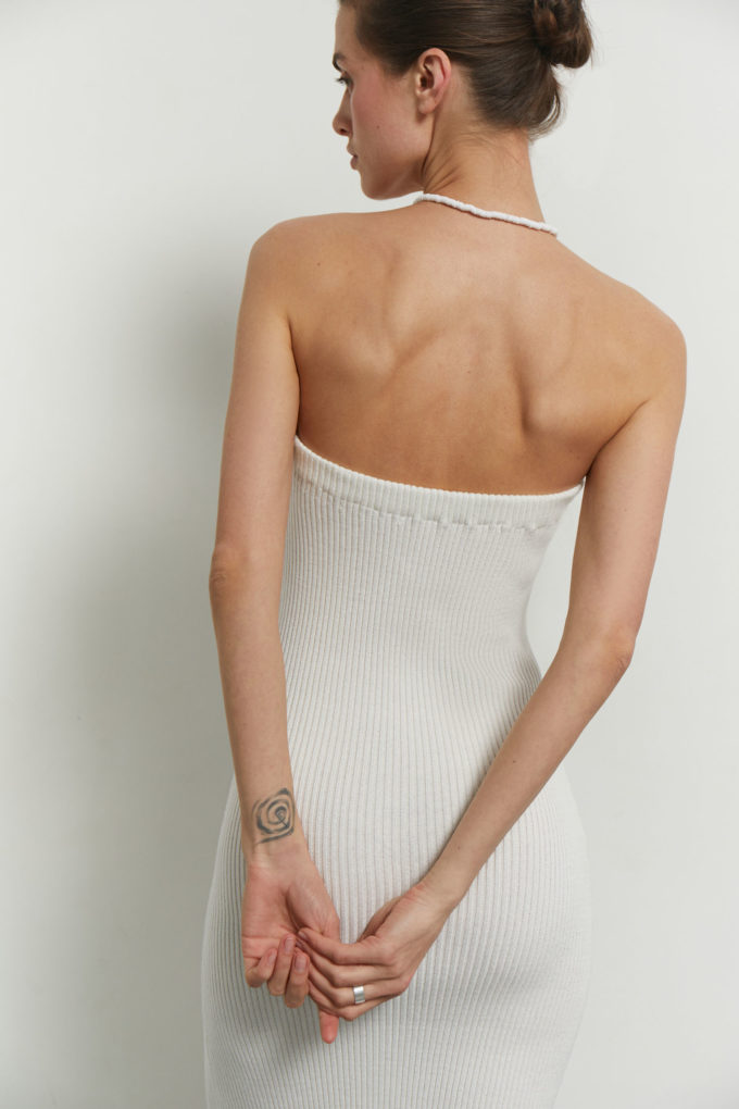 Knitted midi bandeau-style dress in milk photo 3