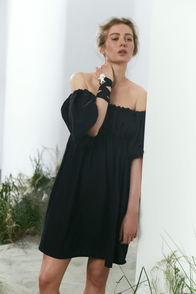 Сукня міні зі спущеними плечима чорна (eco) - THE LACE photo 158934