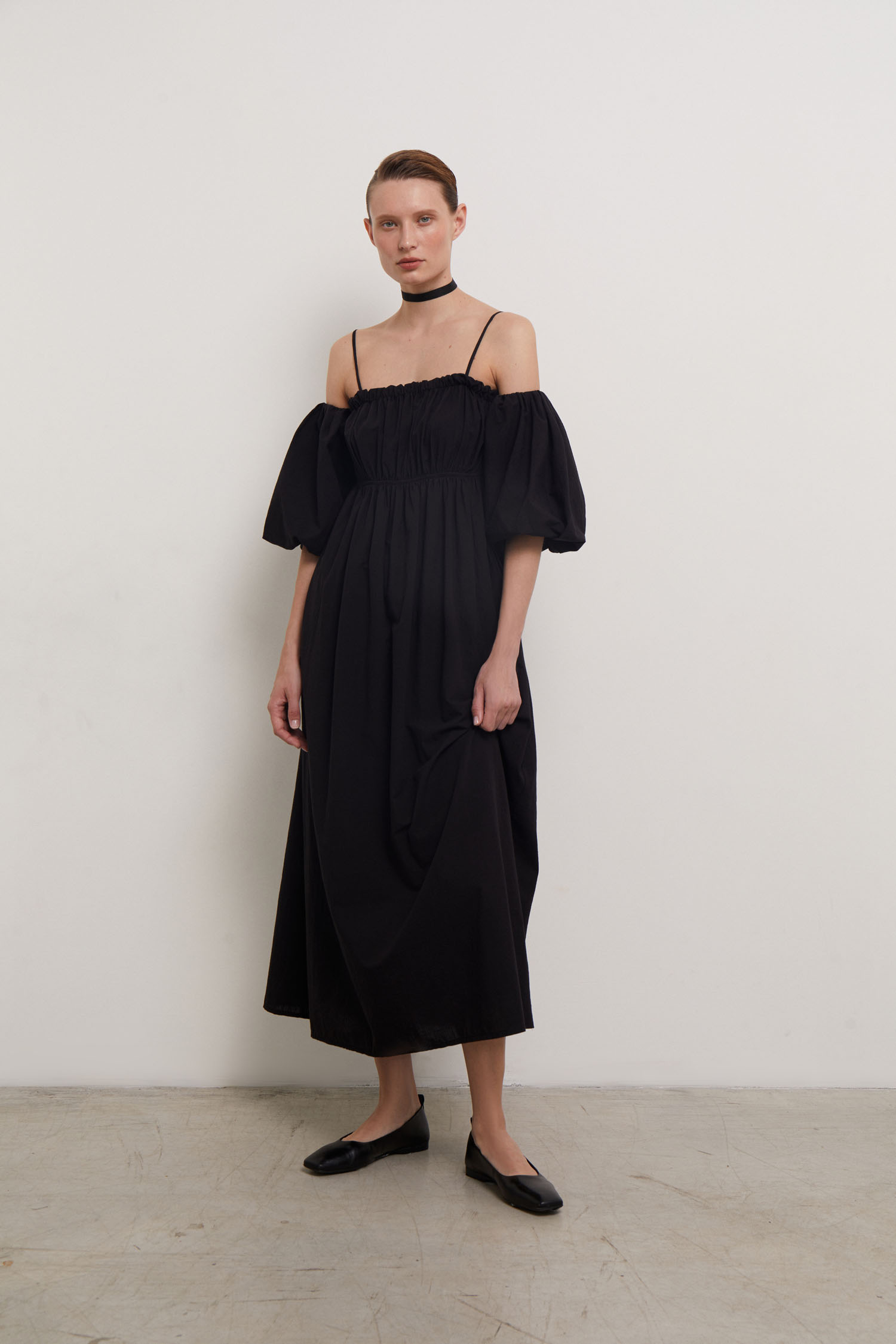 Сукня міді зі спущеними плечима чорна (eco) - THE LACE фото 162425