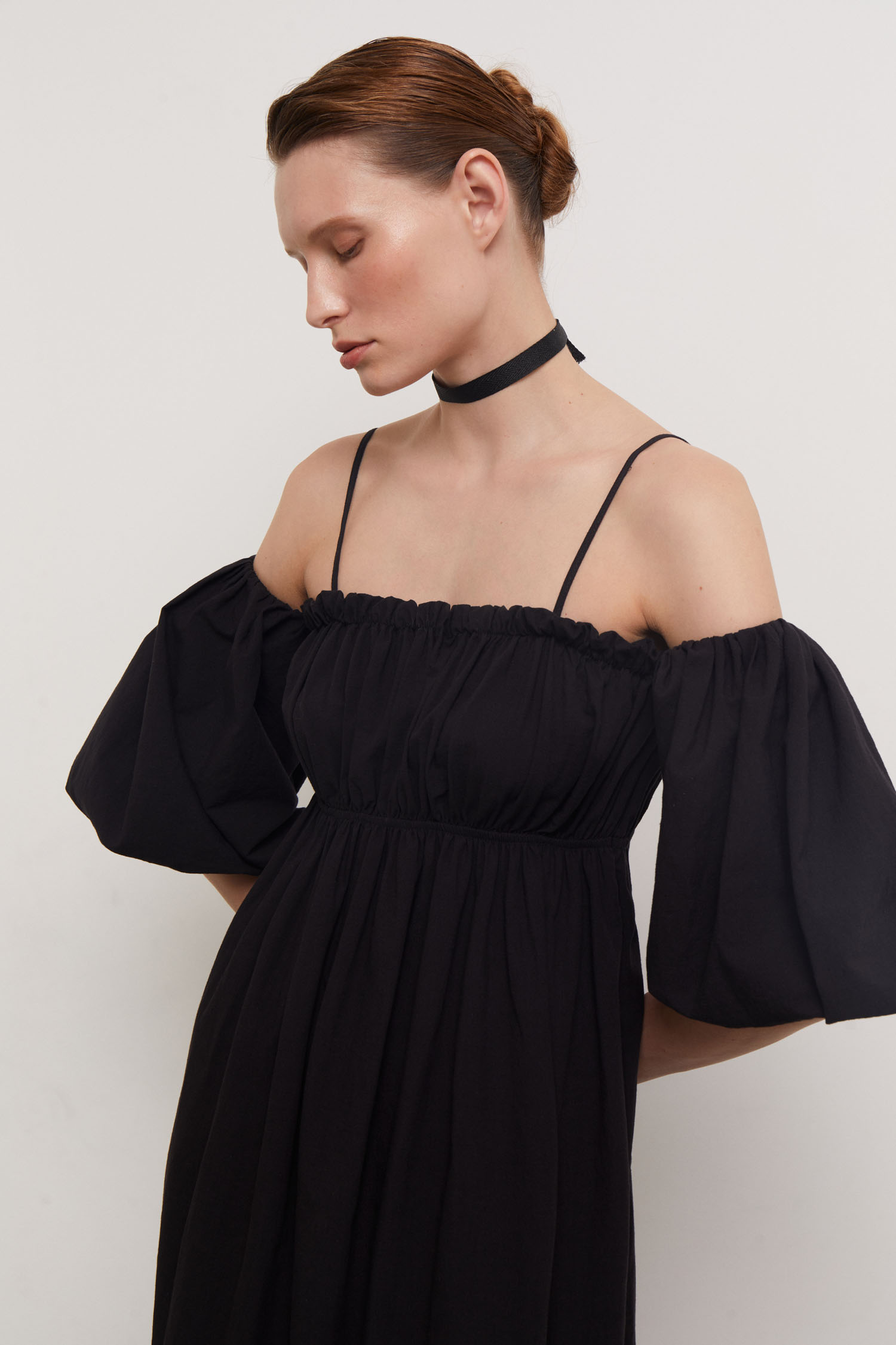 Сукня міді зі спущеними плечима чорна (eco) - THE LACE фото 162426