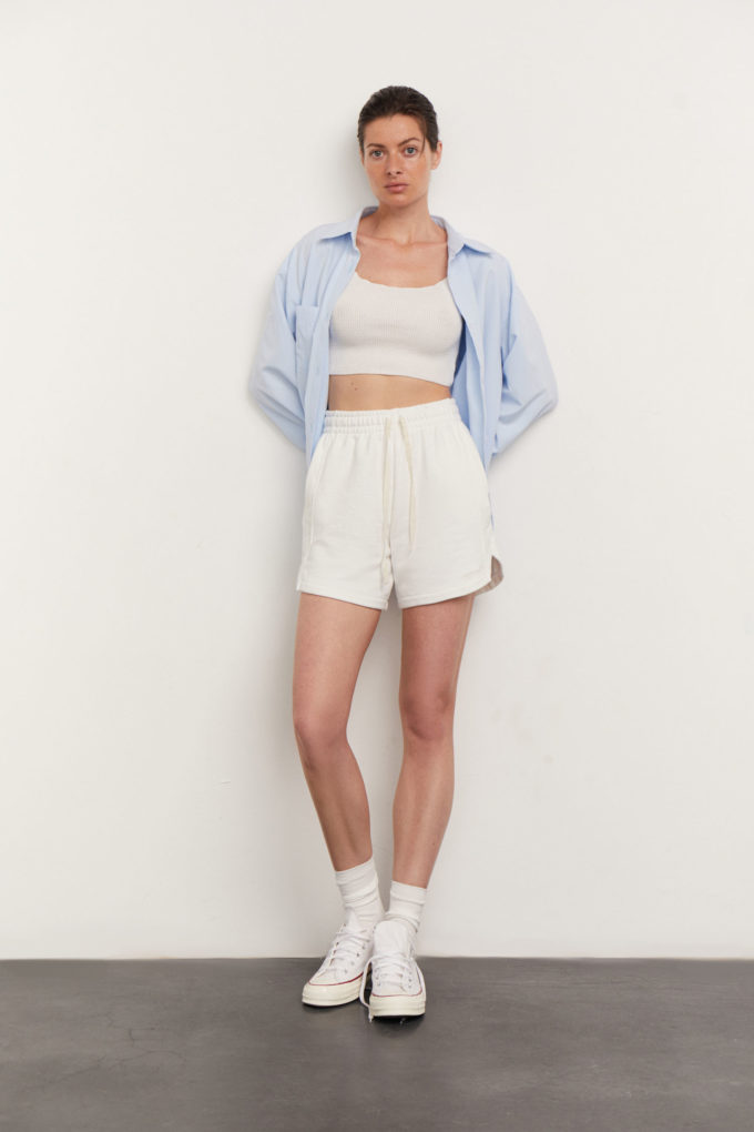 Leisure shorts with embroidery in milk photo 3