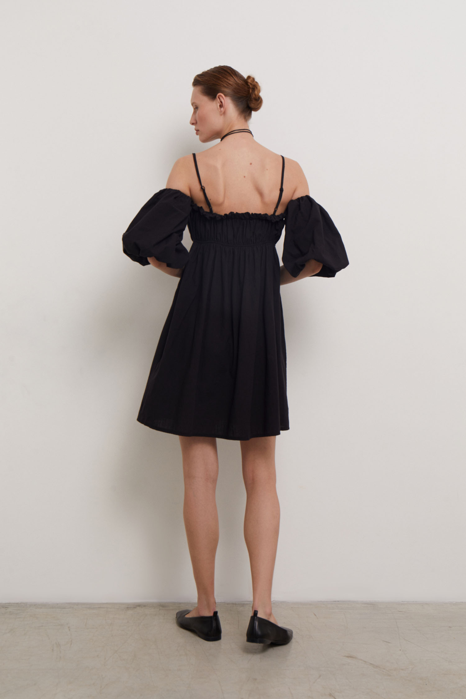 Сукня міні зі спущеними плечима чорна (eco) - THE LACE фото 162447