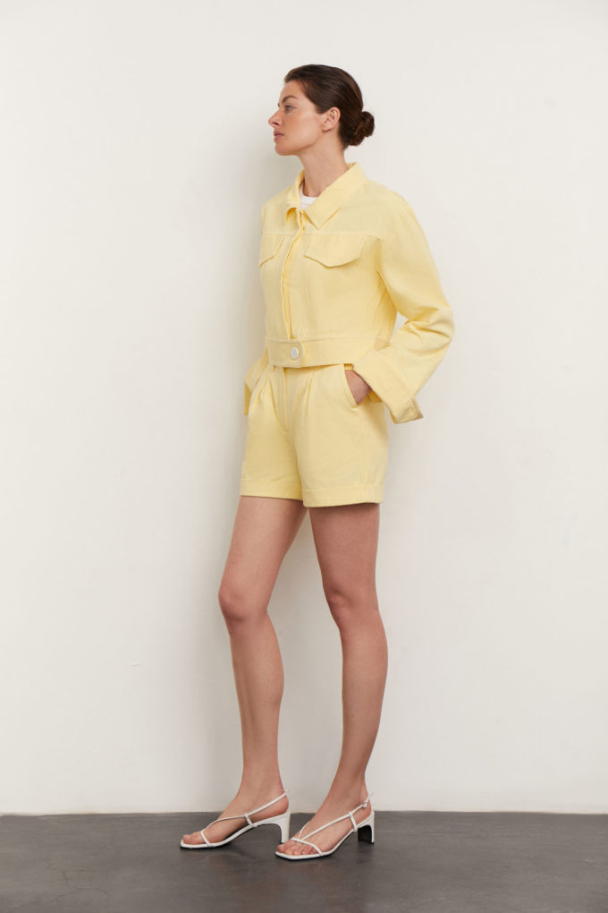 Cotton shorts with tucks in yellow photo 3