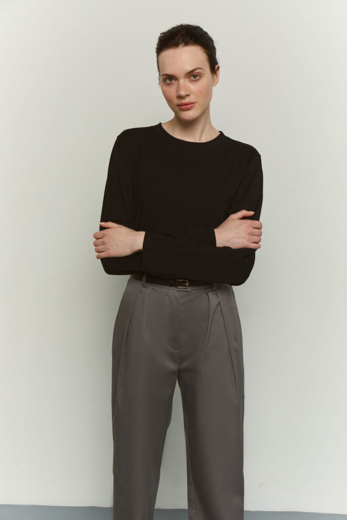 Cotton pants with tucks in gray photo 3