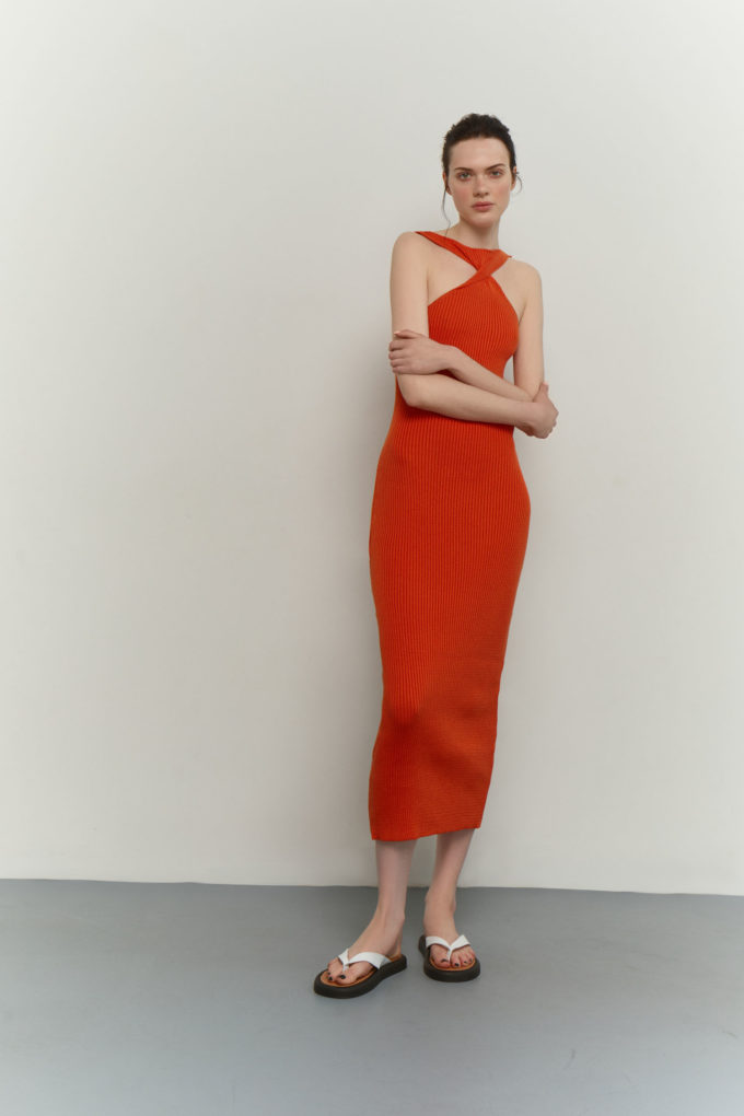 Knitted midi dress with twisted top in orange photo 2