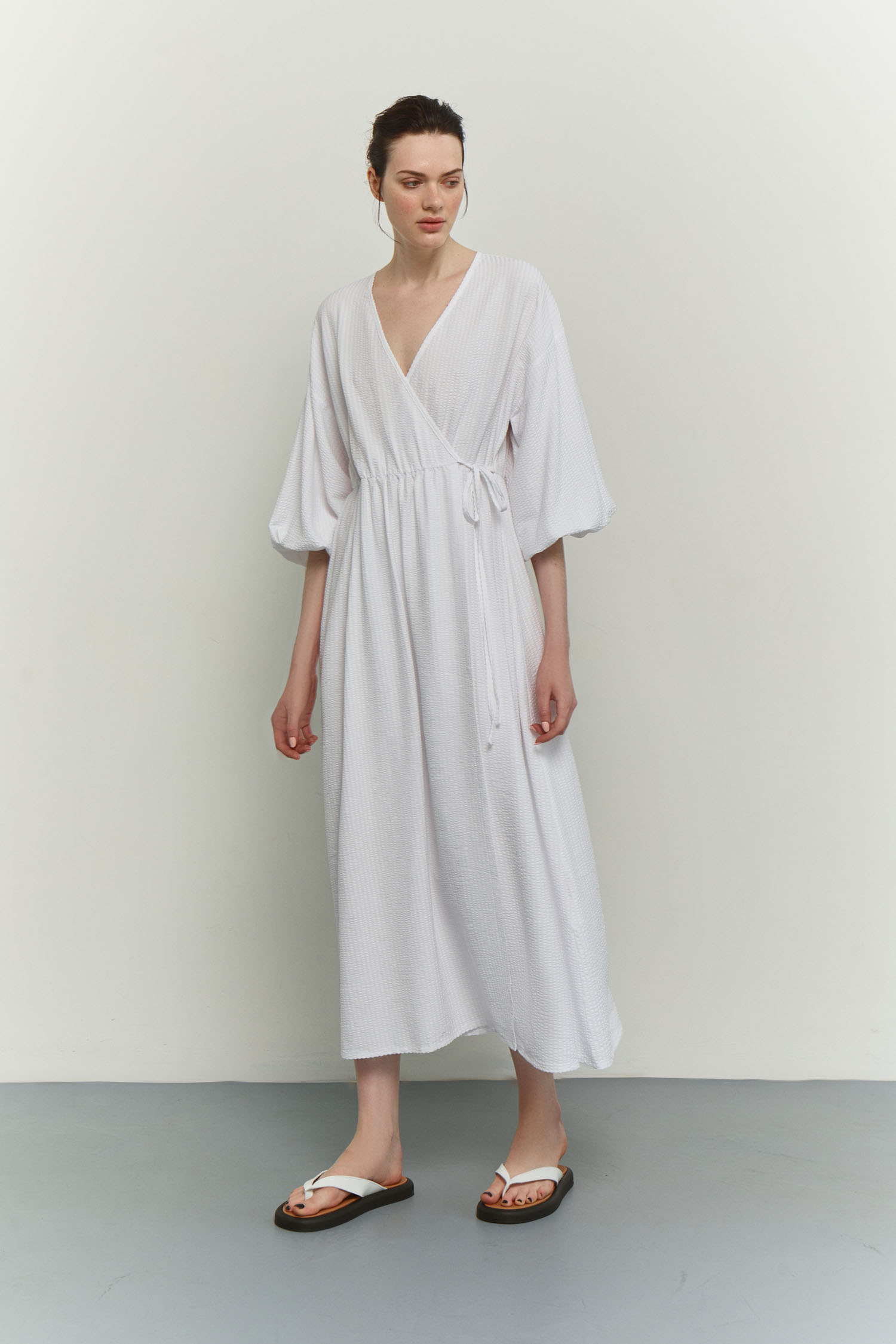 Сукня міді на запах в текстурну смужку біла - THE LACE photo 238328
