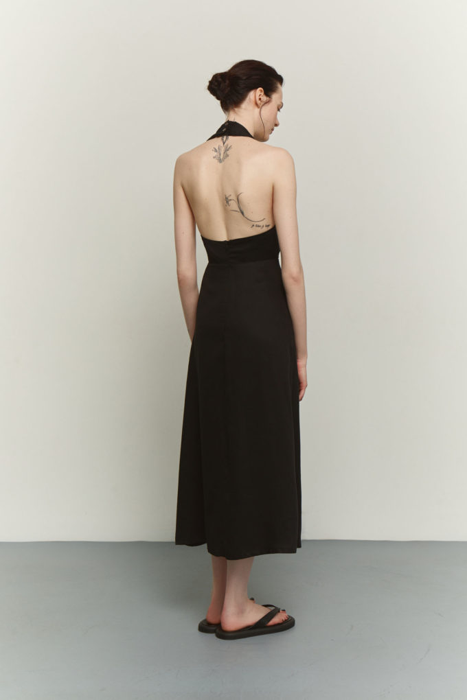 Tencel midi dress with open back in black photo 3