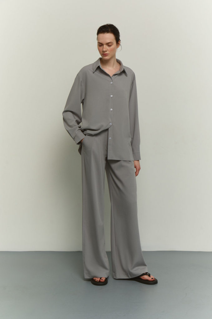 Low-waisted palazzo pants in gray photo 2
